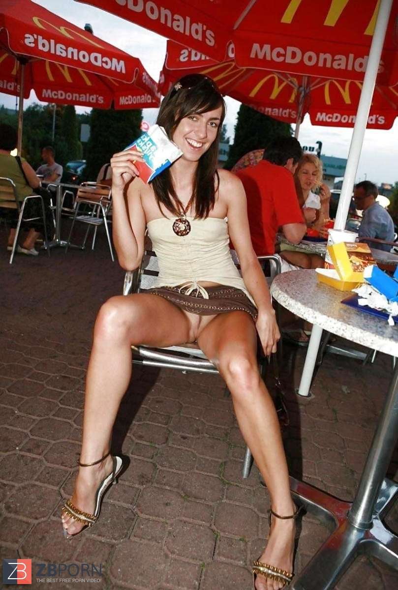 Short Skirt Pantyless Photo